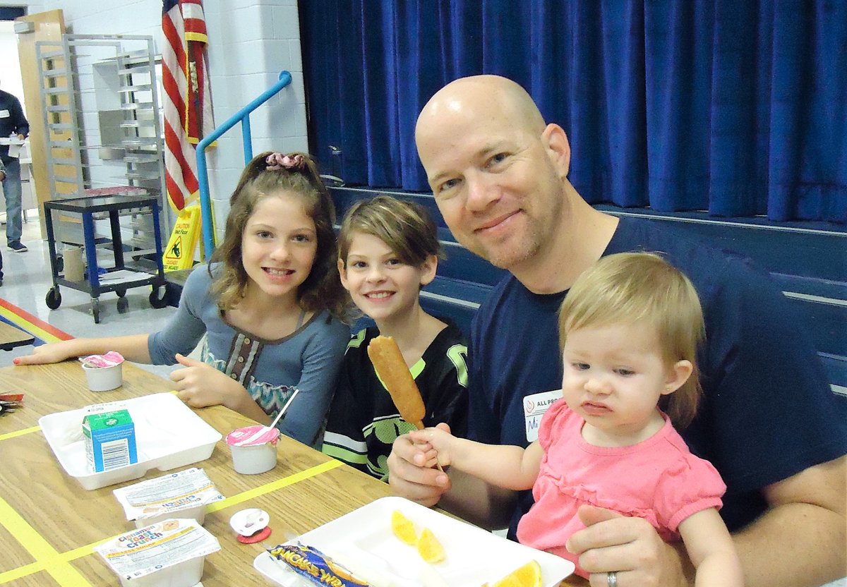 WestridgePRIDE's tweet photo. @WestridgePRIDE #WRESPTA #ProDads WRES hosted it's first All Pro Dads Breakfast Friday. Sponsored by the PTA, over 180 Dads and kids showed up for breakfast, talk, and activity. Studies show that student success is closely aligned to parent involvement. One more way to do it. https://t.co/SmF5zDEnNY
