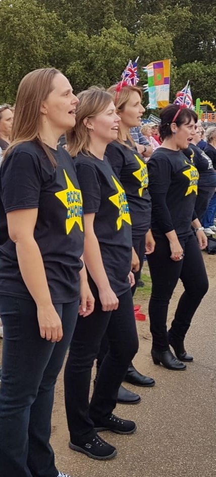 DorrellNina's tweet photo. Still buzzing
#promsinthepark
#rockchoir 
#rchockers
#imrockingtheproms 
@BBC2 https://t.co/o5t4cYDJUw