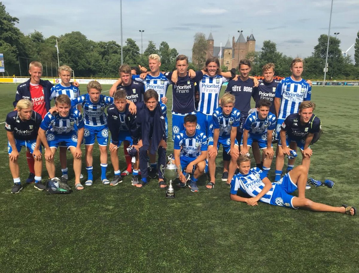 titi_adil's tweet photo. Tycker jag förtjänar en RT om du hade svårigheter med att hitta mig😙 #Ifkgbg https://t.co/tLSOLGpanC