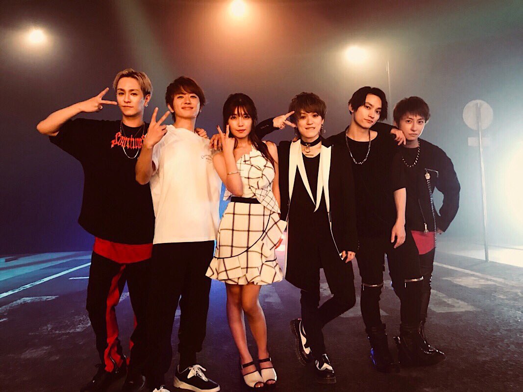itsudemoatae's tweet photo. 13歳おめでとう😭😭😭😭
ほんとにファンでよかった😭😭
好きになってよかった😭😭
たくさんのたくさんのおめでとう😭

#AAA
#AAA13thAnniversary 
#AAA13周年 https://t.co/Y9CYzPCcmQ