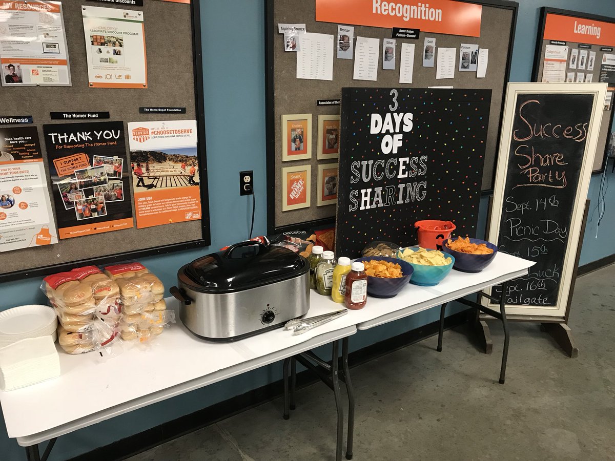 Dogs and Burgers for all!!!! Love my team #ssd275 <a href="/troyer_paige/">Paige Troyer</a>