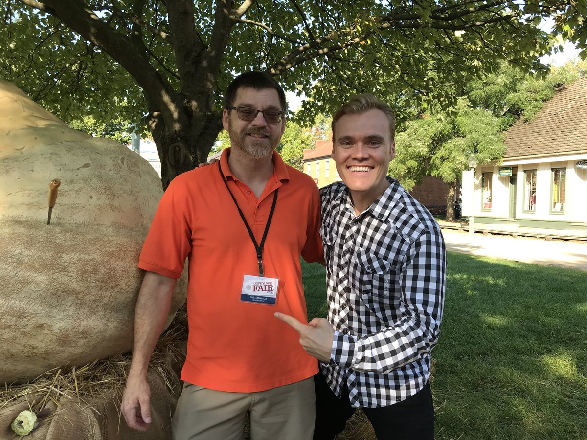 squashcarver's tweet photo. @CameronFontana from Good Day Columbus stopped by! I’ll be carving until 3 pm today at the Country Living Fair in the Ohio Village!
#clfair #clfairfinds #pumpkincarving #pumpkinsclupting #columbusoh https://t.co/azAco6Iiqj