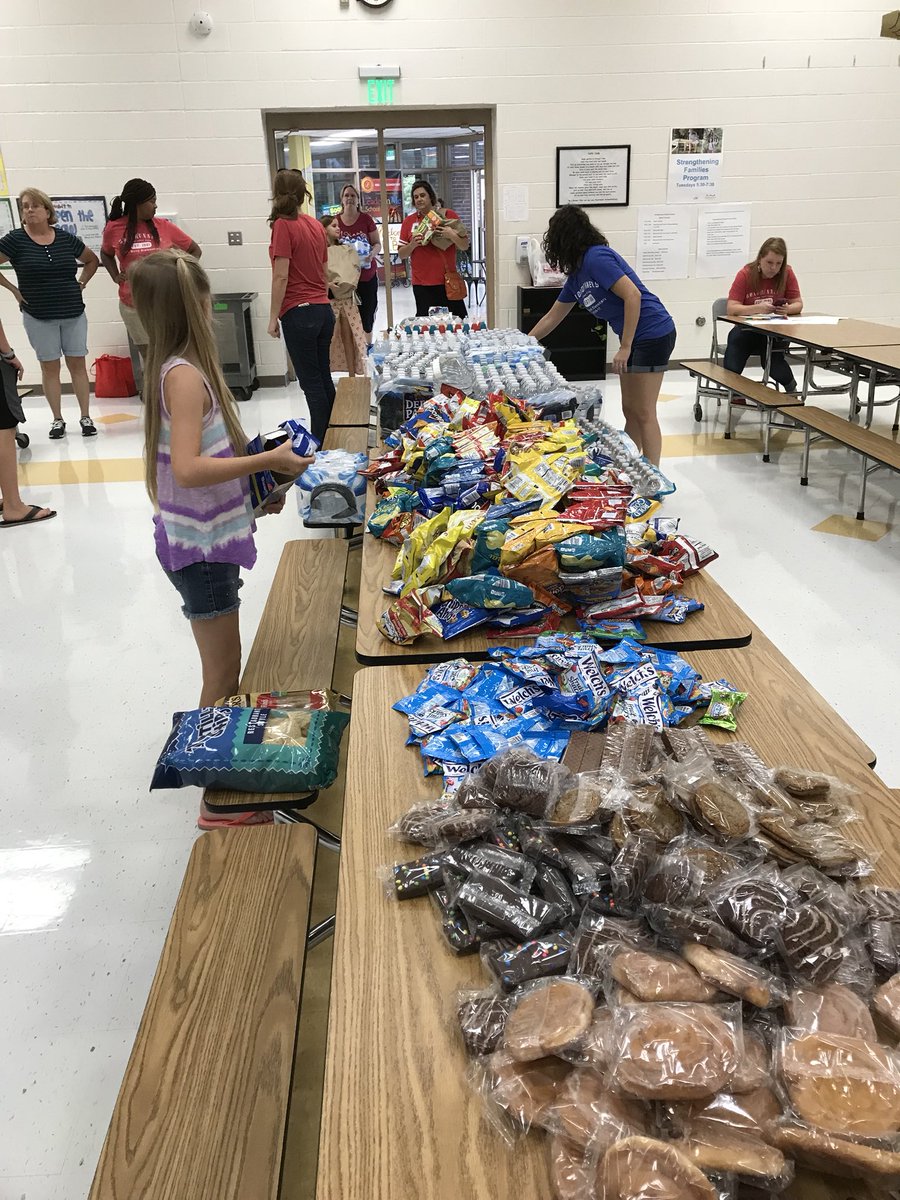 amgwatson's tweet photo. @RBESRoadrunners @LexingtonOne 
Sharing with families from RBES
Thanks to the Lead Learn Love team! https://t.co/9EV9aRW6yD