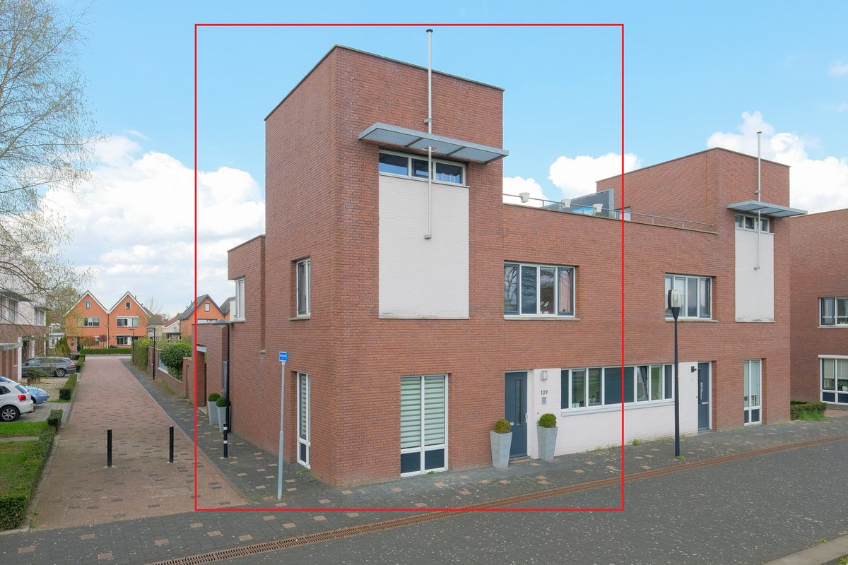 Een INSTAPKLARE TWEE-ONDER-EEN-KAPWONING op een autoluwe locatie in een parkachtige omgeving. Ideaal toch?

Klik op onderstaande link om de woning online te bekijken:
funda.nl/koop/hengelo/h…

Bezichtiging inplannen?
📞 074-2918222 
📧 info@blikmakelaars.nl