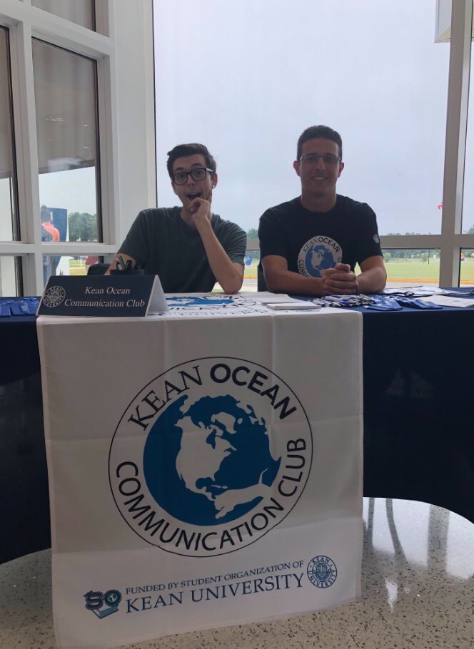 KeanCMJ's tweet photo. Bob & Devin @Kean_Ocean #Communicationclub https://t.co/x2aWpX4MiB