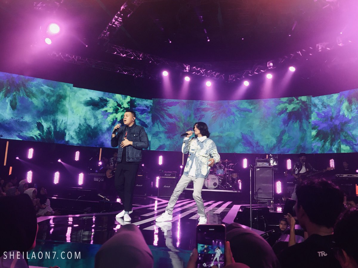 #Np FilmFavorit ft <a href="/tulusm/">Tulus</a> live in concert at <a href="/TRANS7/">TRANS7</a> “Kisah Klasik Sheila on 7" 
<a href="/SG_JABODETABEK/">SG_JABODETABEK</a> 

#KisahKlasikSheilaOn7
#KITASO7
#SO7DITRANS7 
#Sheilaon7day