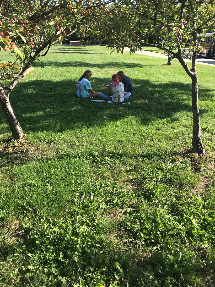 MrsElliottMath's tweet image. Partner reading and enjoying some fresh air in RTI.  #sms_wildcats