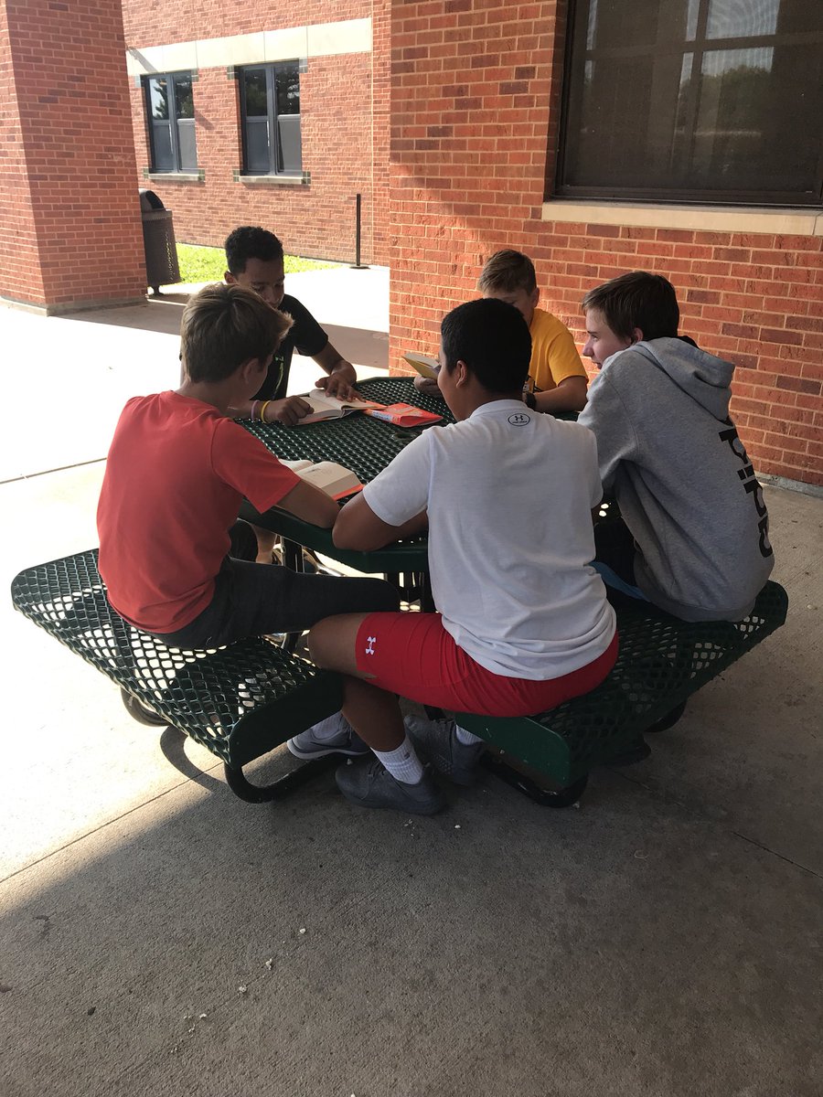 MrsElliottMath's tweet image. Partner reading and enjoying some fresh air in RTI.  #sms_wildcats