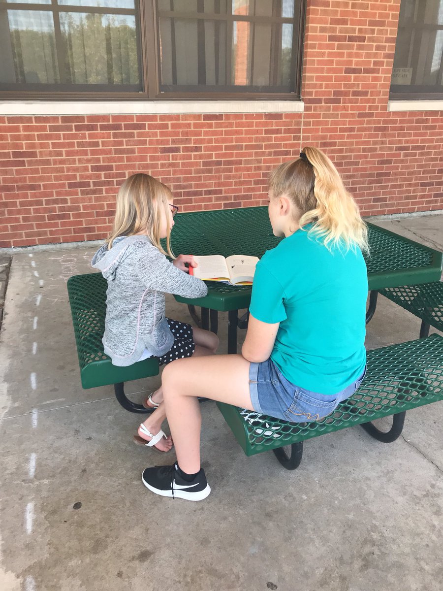 MrsElliottMath's tweet image. Partner reading and enjoying some fresh air in RTI.  #sms_wildcats