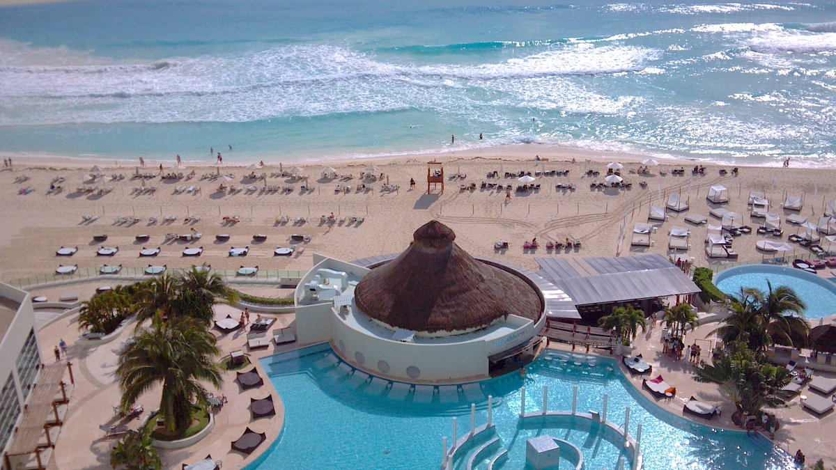 cheapcaribbean's tweet photo. Fridays are our favorite because it means we're guaranteed two full days of beach time! Double favorite when it's beach time at #MECancun! ☀️ https://t.co/6zJ5z5Qsfi