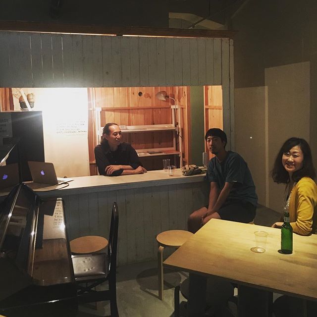 林曉甫 インビジブル 後藤さんの投稿を見て 仕事帰りに初めて 小屋バー に 市原アートミックス以来4年ぶりに後藤さんに会えたし 近所に住む友達が増えたし やっぱり エキスパンダーゆみは最高だよね と話しができたあたりが今晩のハイライト 林曉甫 インビジブル 後藤さんの投稿を見て 仕事帰りに初めて 小屋バー に 市原アートミックス以来4年ぶりに後藤さんに会えたし 近所に住む友達が増えたし やっぱり エキスパンダーゆみは最高だよね と話しができたあたりが今晩のハイライト