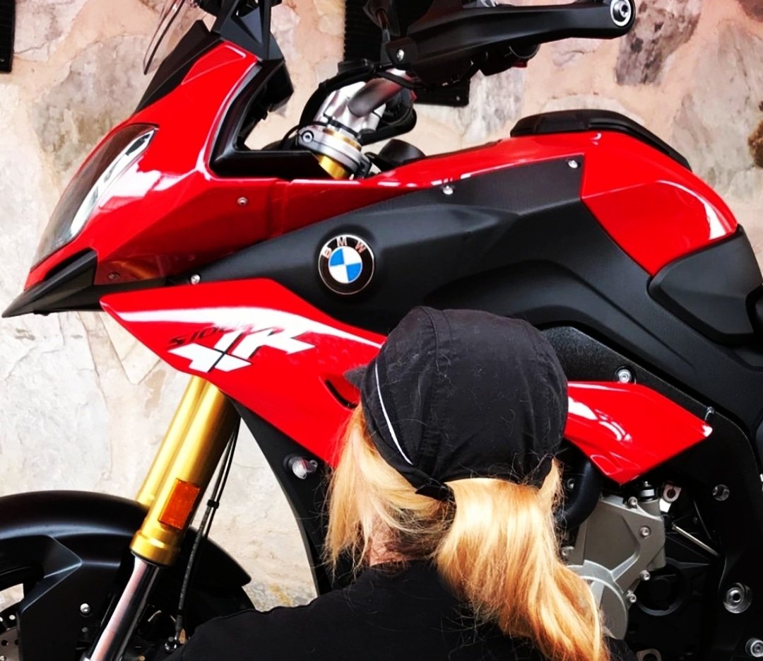 sukiontheroad's tweet photo. Siempre que empezamos una nueva ruta asusta, pero tras cada kilómetro que damos, nos damos cuenta de lo peligroso que hera quedarnos ahí parados...
#sukixr #MakeLifeaRider #bmws1000xr #bmwmotorad https://t.co/91ewEgxECP