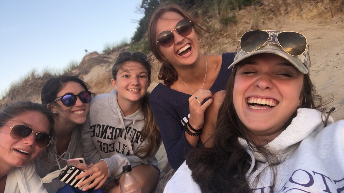 livcorreira's tweet photo. Happy 18th to my forever friend. I’ll never get sick of your 6 am FaceTime calls haha I love you so much bff. @jillkelleyy https://t.co/XnXPxdvG9E