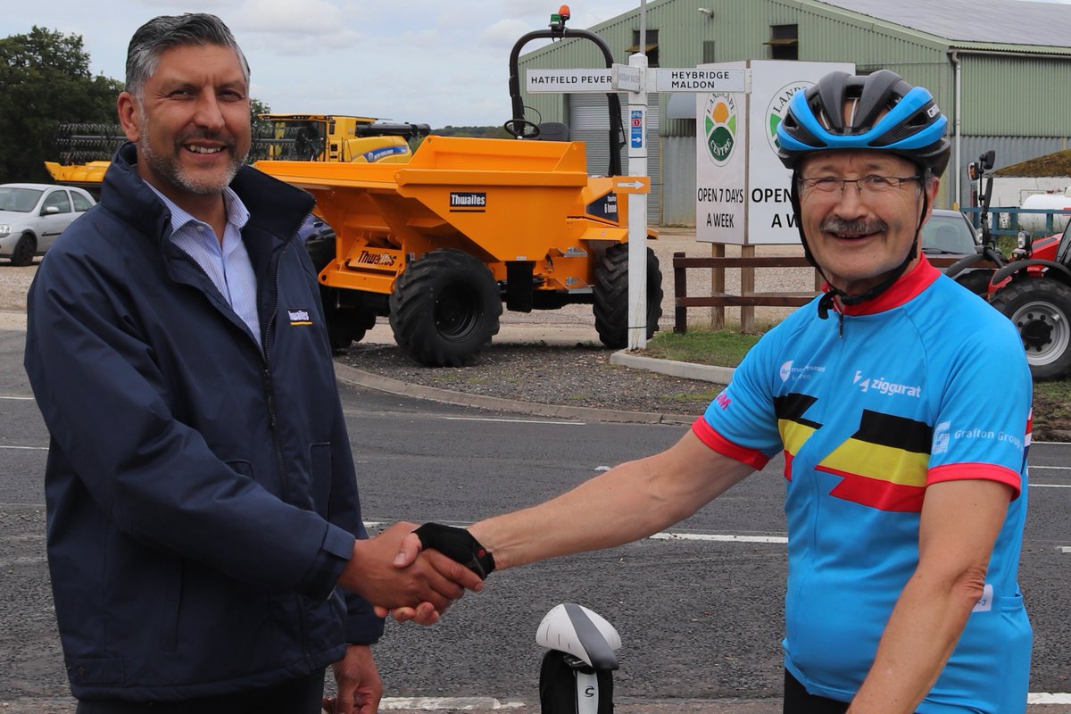 Delighted to support <a href="/ErnestDoeSons/">@ErnestDoeSons</a> 'On your bike' charity ride in aid of <a href="/actionmedres/">Action Medical Research</a>
see the very latest exploits here. ernestdoe.com/2018/09/on-you…

Image of Ernest Doe MD Colin Doe with Thwaites distributor manager (South) Paul Rodwel.