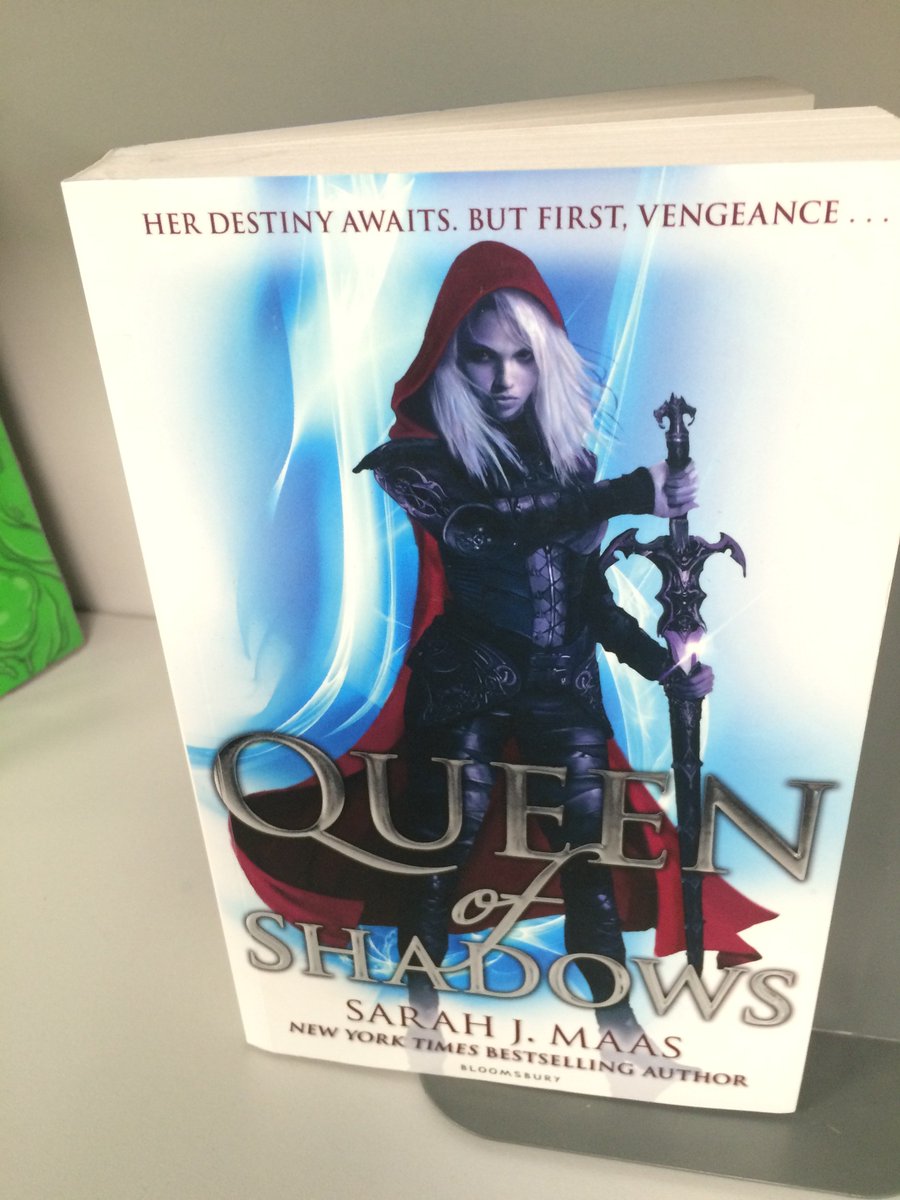 tps_literacy's tweet photo. Queen of Shadows- her destiny awaits, but first vengeance ...A throne of glass novel....⚔️⚔️ https://t.co/eFCNTLYVoN