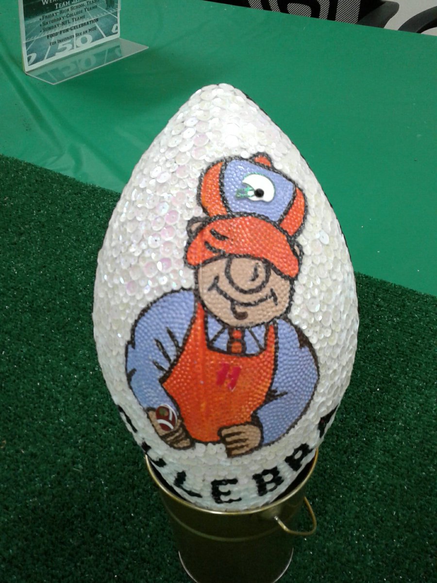6818MET's tweet photo. Regina Pena made a fabulous football for METs entry into the 6818 football decorating contest.......@Carl6818 @bsb823 @JudithR74613120 @Megan_Nunez1 @chance_lowry @Jen6818FES @SiskATX85 https://t.co/85l8nwXrLe