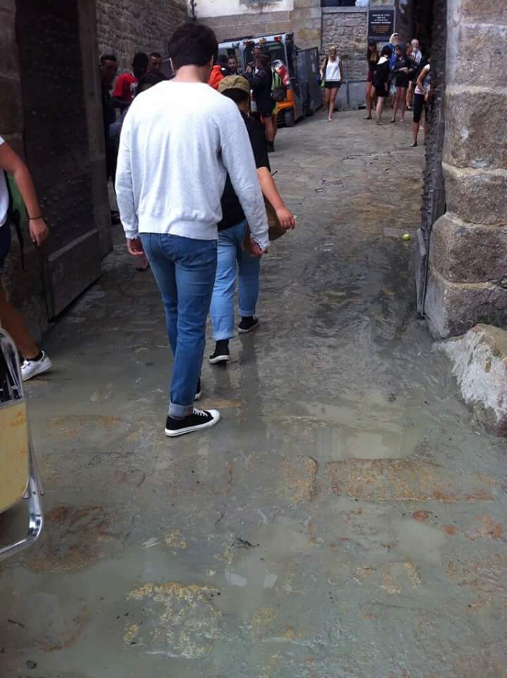 melodyana_BOICE's tweet photo. [FAN PHOTO] 160913 @JYHeffect filming #The_Package in France 🗼 https://t.co/GV1Zo4Lxnj