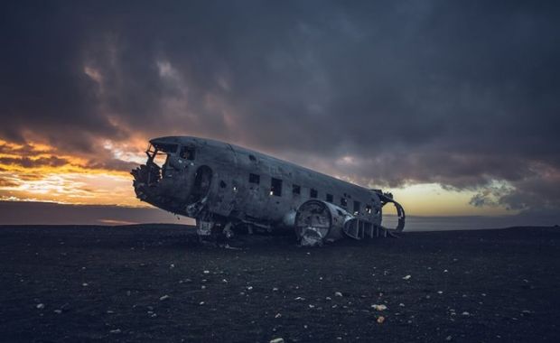 A story behind one of #Iceland's most peculiar landmarks - the plane crash -> buff.ly/2x74c8p