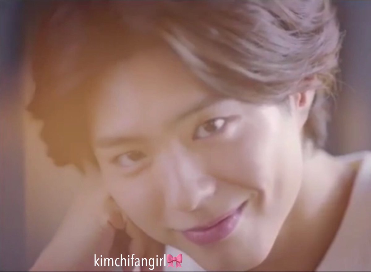 kimchifangirl's tweet photo. How can we work when you keep on distracting us @BOGUMMY😍😍😍#myfavoritedistraction
#parkbogum #bogum #박보검
#parkboyfriend #KakaoPage https://t.co/VnKPnsKd06