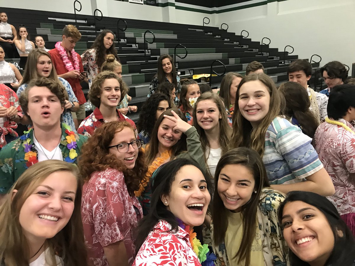 Great to see so many faces at this early morning pep rally!!!! Thank you @JanelKHOU !!