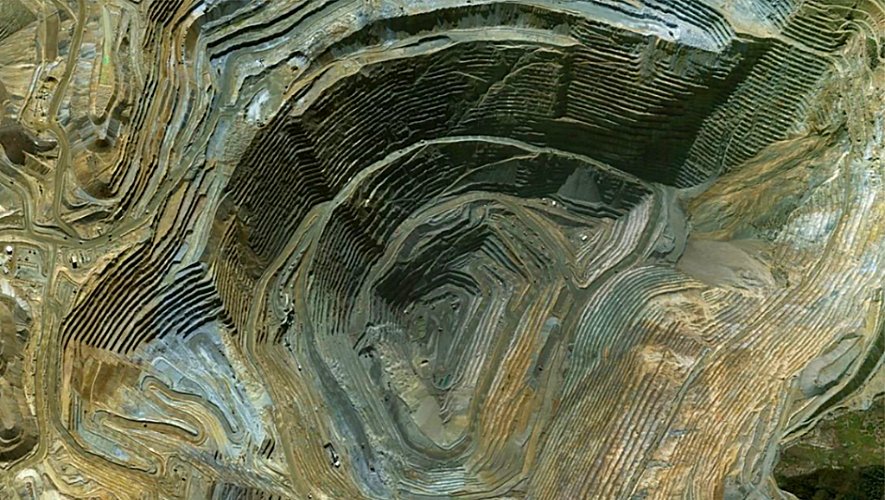 Burada resmedilen, dünyanın en büyük insan yapımı kazılarından biri olan #SaltLakeCity, Utah yakınlarındaki bir açık ocak bakır madeni. İnsan faaliyetlerinin gezegen çapında etkilerini görmek için hazırlanan bu #storymap'i keşfedin! p.ctx.ly/r/8cud #Maps #Esri #İşlemGIS