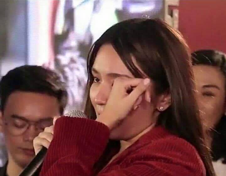 Ronaldmrqzhlr's tweet photo. he cried when he saw his girl crying, DANIEL FORD IS THE MAN.

credits to: Omhie Ford 

grabe yoko na, iyak narin ako : ( charot hahsa labyu both @bernardokath  @imdanielpadilla 
#PushAwardsKathNiels https://t.co/XuwOYMXAnn
