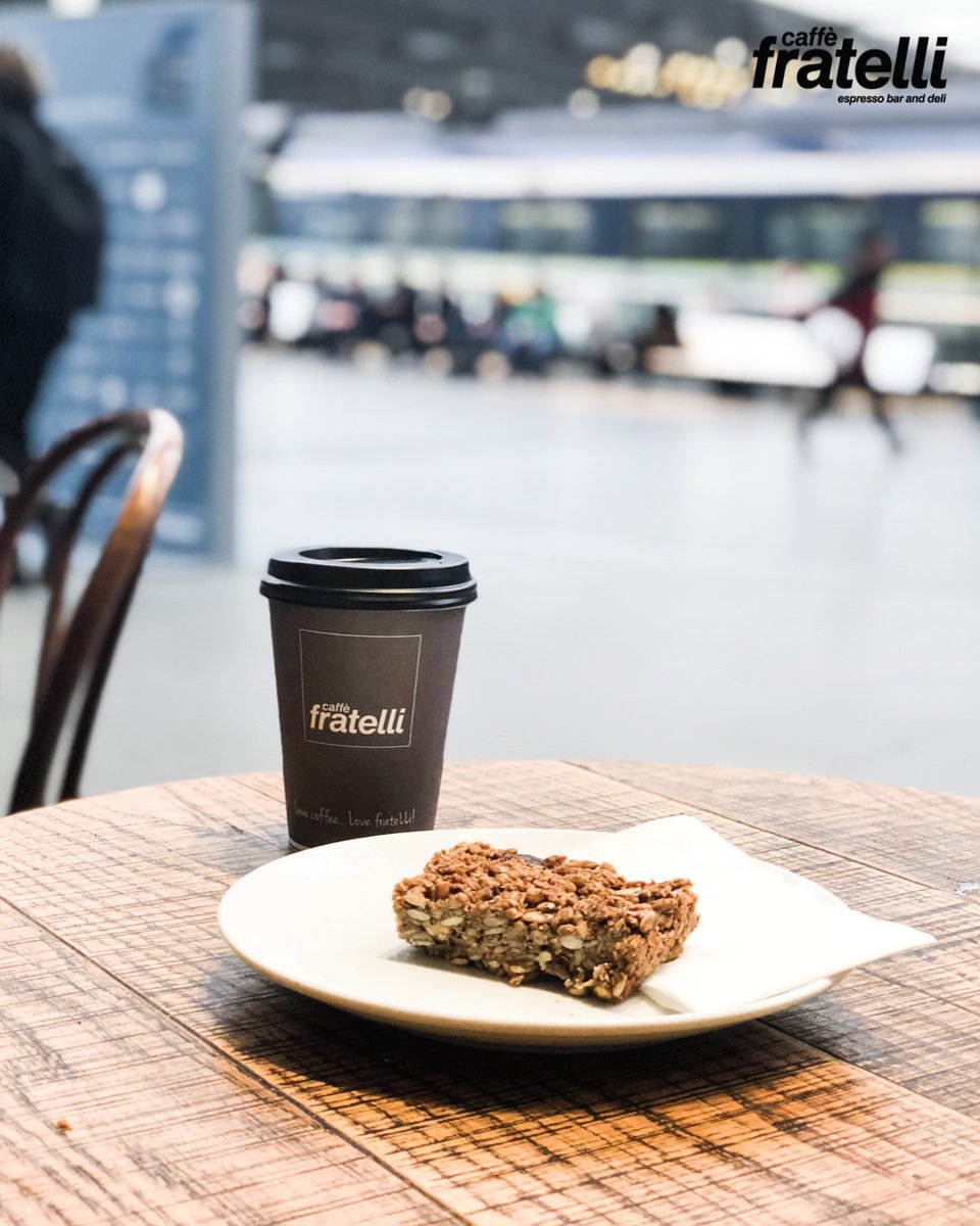 The perfect place to relax for 5 and watch the world go by ☕️
📍Caffè Fratelli, St Pancras Station 
•
•
•
#caffèfratelli #stpancras #london #londoncoffee #cake #coffee_inst #coffeedaily #coffeelover #coffeesesh  #coffeeshopvibes #londoncoffeelover #butfirstcoffee #londoners