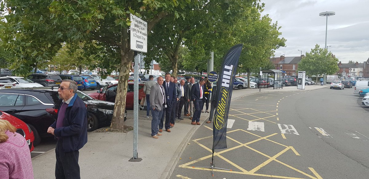 KellyLilliman's tweet photo. Look at this lot waiting for their #Freebus #WHStLeger @sea_pigeon  @kimmcmurdo https://t.co/HHOTd9DOQH