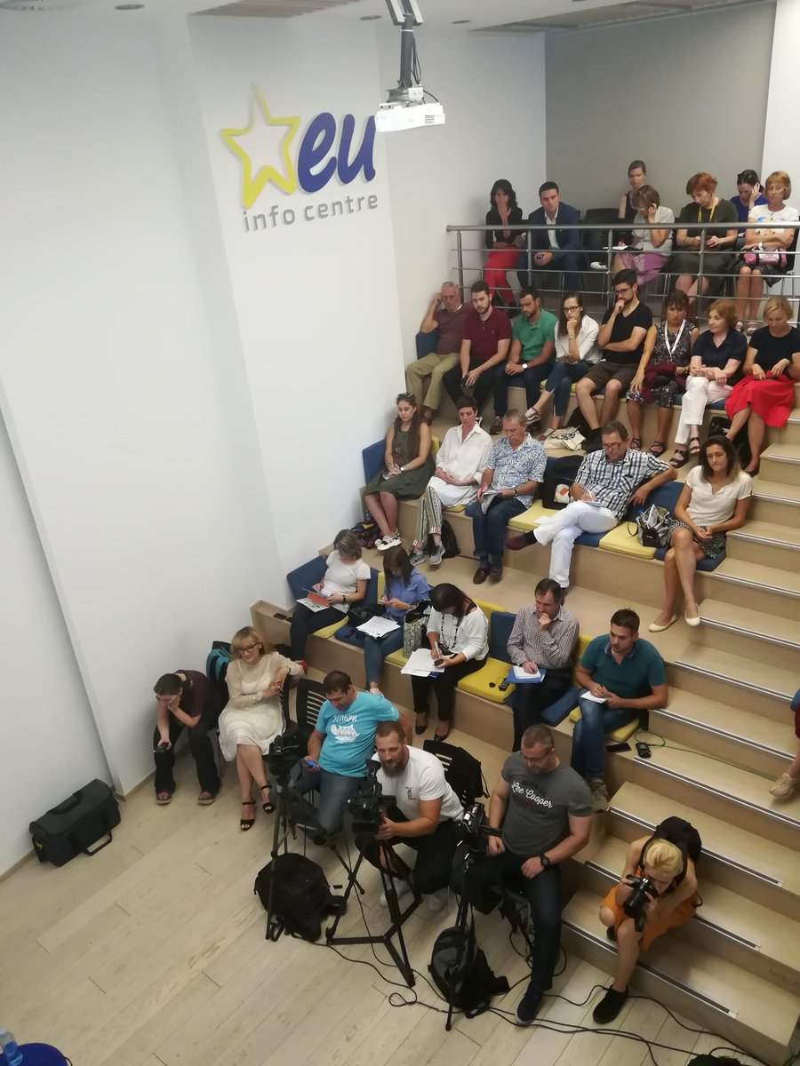 eusrbija's tweet photo. Danas pojedini članovi parlamenta daju homofobne i rasističke izjave kroz tvitove. Narativi populizma su narativi mržnje. Glas struke u vreme populizma je nebitan, ne čuje se, Milena Dragićević Šešić #52bitef18 https://t.co/5WfhAqVCEU