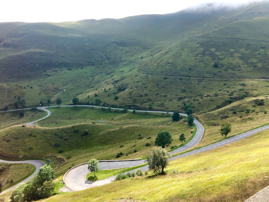 ProCycle_Ins's tweet image. What are your #riding plans this weekend? Are you road, mountain bike or cross? We're harking back to roads like these... #getoutandride #ridelots