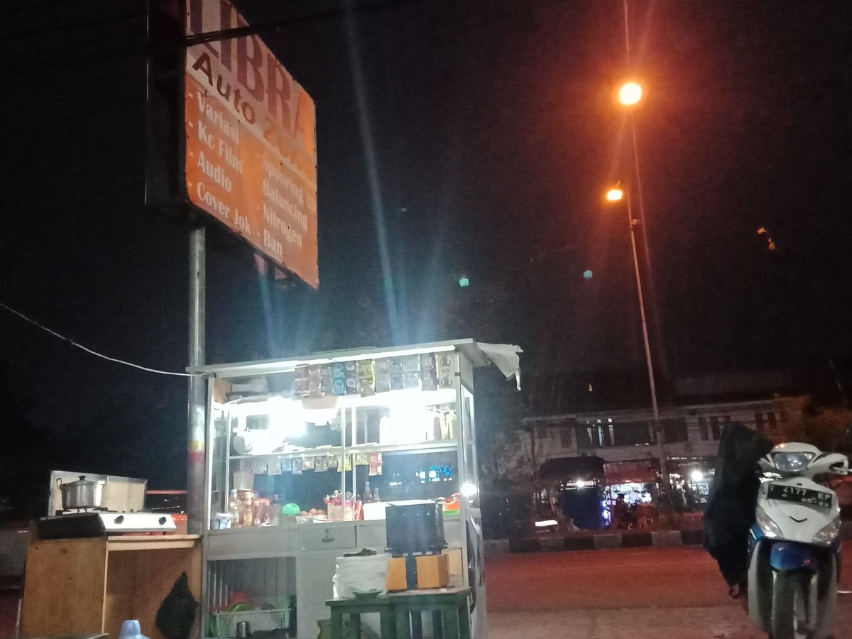 Executor23's tweet image. Pulang kerja gw jualan.. Kerennn gila banget kan hahaha #doublejob 😆