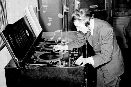 Fancy listening to your own music while sipping on a cocktail at ours? Well, now you can! We have #secretDJ App 🎶