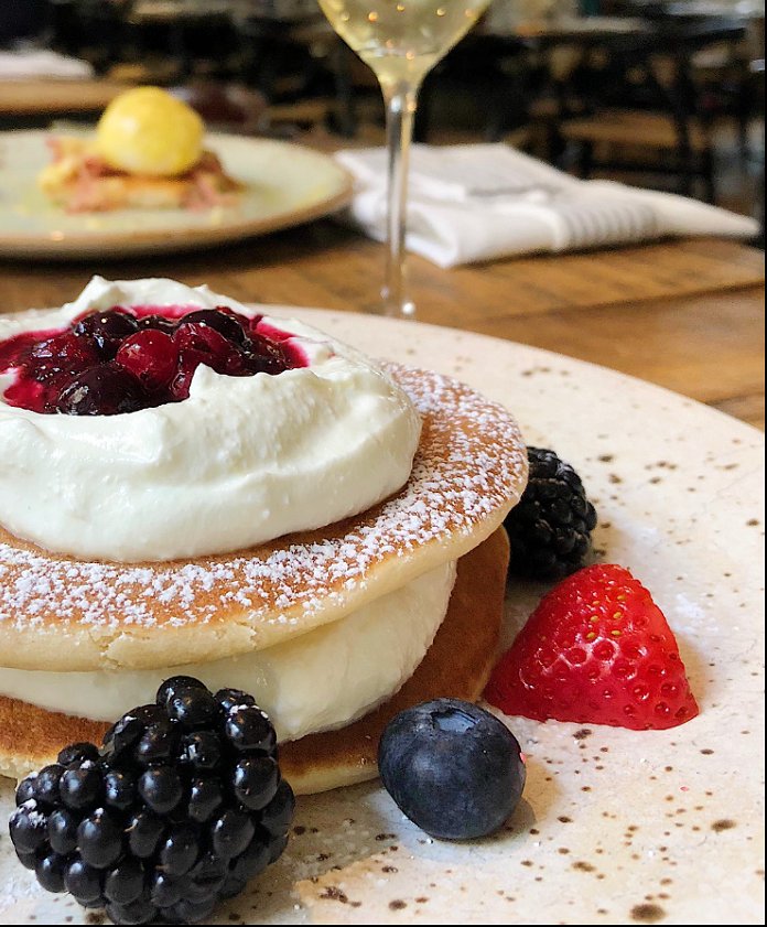 MewsofMayfair's tweet photo. Indulge in our Buttermilk Pancakes with Summer Berries and Greek Yoghurt this weekend
#MewsofMayfair #MeetMeAtMews #Brunch #BottomlessBrunch #mayfair #london #Weekend #taste #foodphotography #mayfair #pancakes #berries #sweettooth https://t.co/tEfuuveuhA