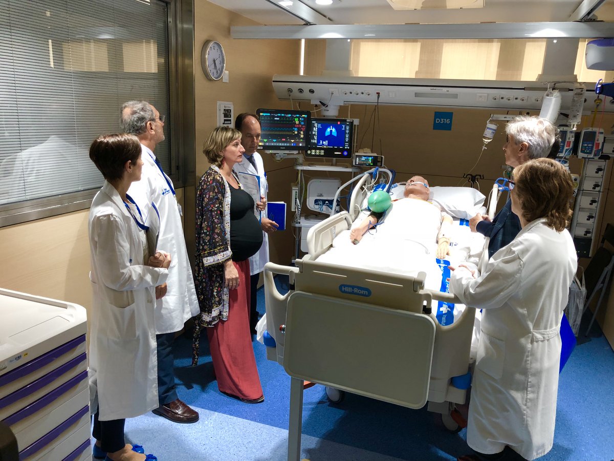 icscat's tweet photo. Dimecres passat, la #consellera @albaverges va inaugurar la nova #smartUCI de @vallhebron, que tindrà una capacitat per atendre 1.200 pacients cada any. Un pas més en el model d’atenció centrada en el pacient https://t.co/TKHDofMDnW #VHambTu https://t.co/T9A7Zj4fpi