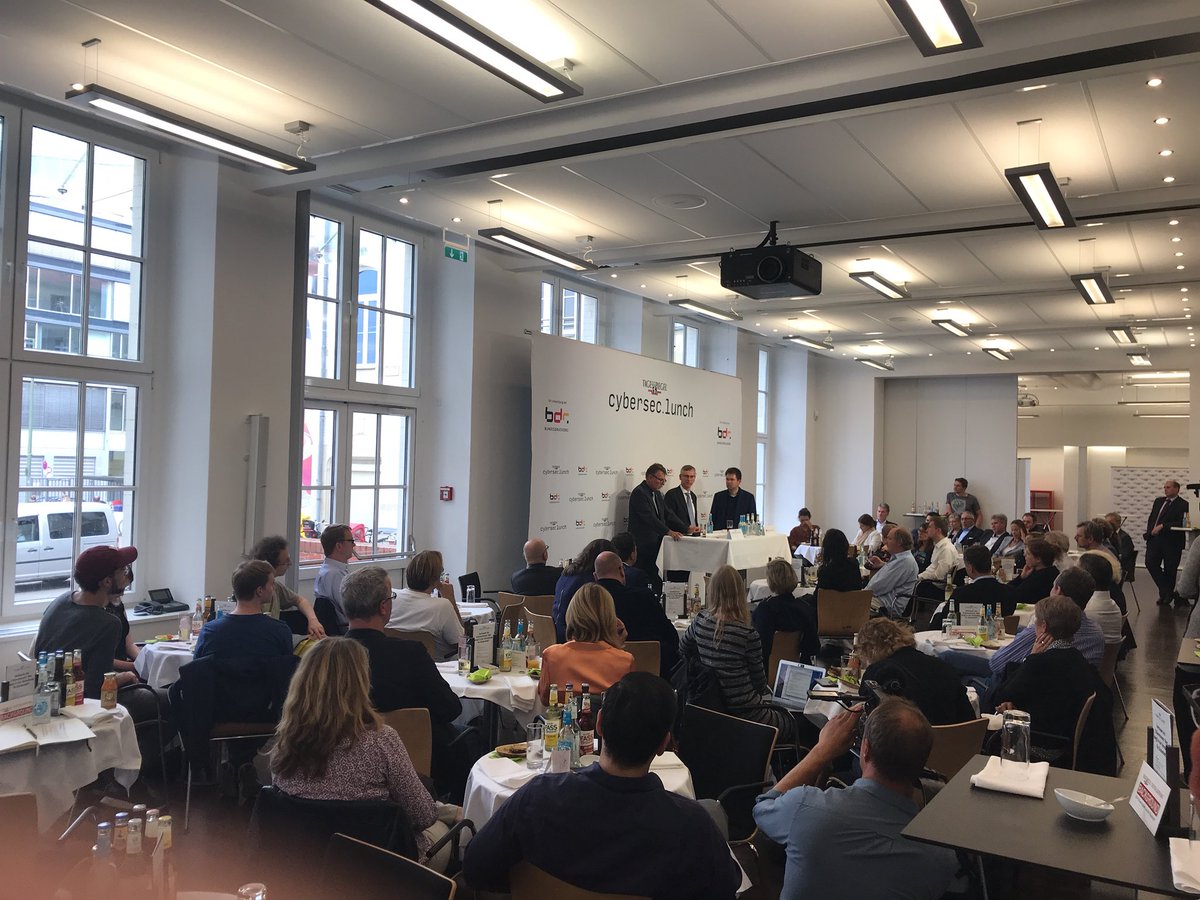 Aktueller Exkurs ins Thema #Haushalt 2019 beim #cyberseclunch vom <a href="/Tagesspiegel/">Tagesspiegel</a>: Andreas Könen vom <a href="/BMI_Bund/">Bundesministerium des Innern</a> plädiert für mehr Mitarbeiter beim <a href="/BSI_Presse/">BSI</a>: „Irgendwelche Abgeordneten da, an die ich appellieren kann?“