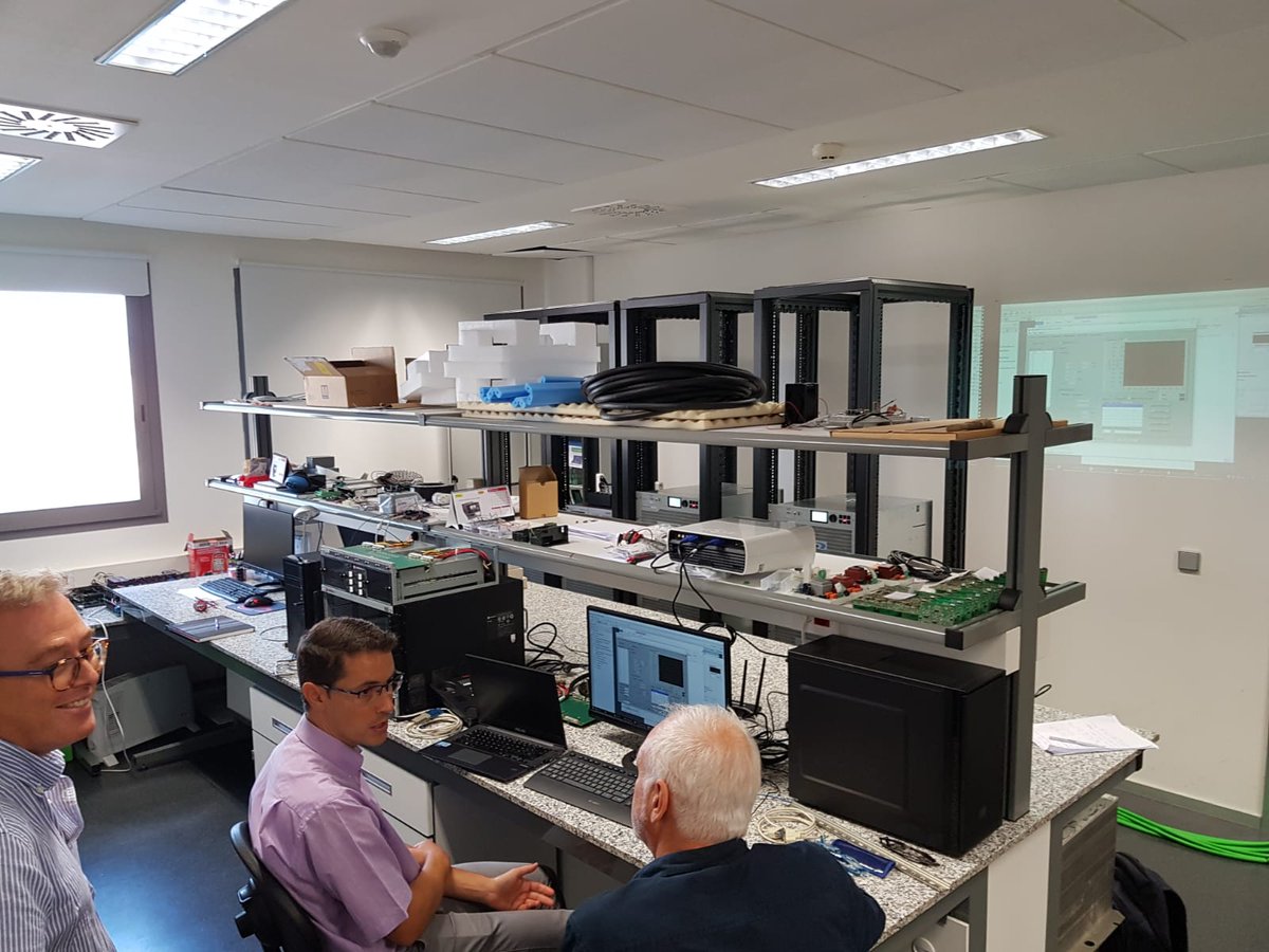 senergyps's tweet photo. Sesiones de formación para ensayar equipos de alta potencia mediante fuentes AC y DC #Regatron en nuestras instalaciones. Gracias a #Megacal por su tiempo y dedicación. #AltaPotencia #Regatron #Inversores #AC #DC #Badajoz #UniversidaddeExtremadura https://t.co/9yI9VxY049
