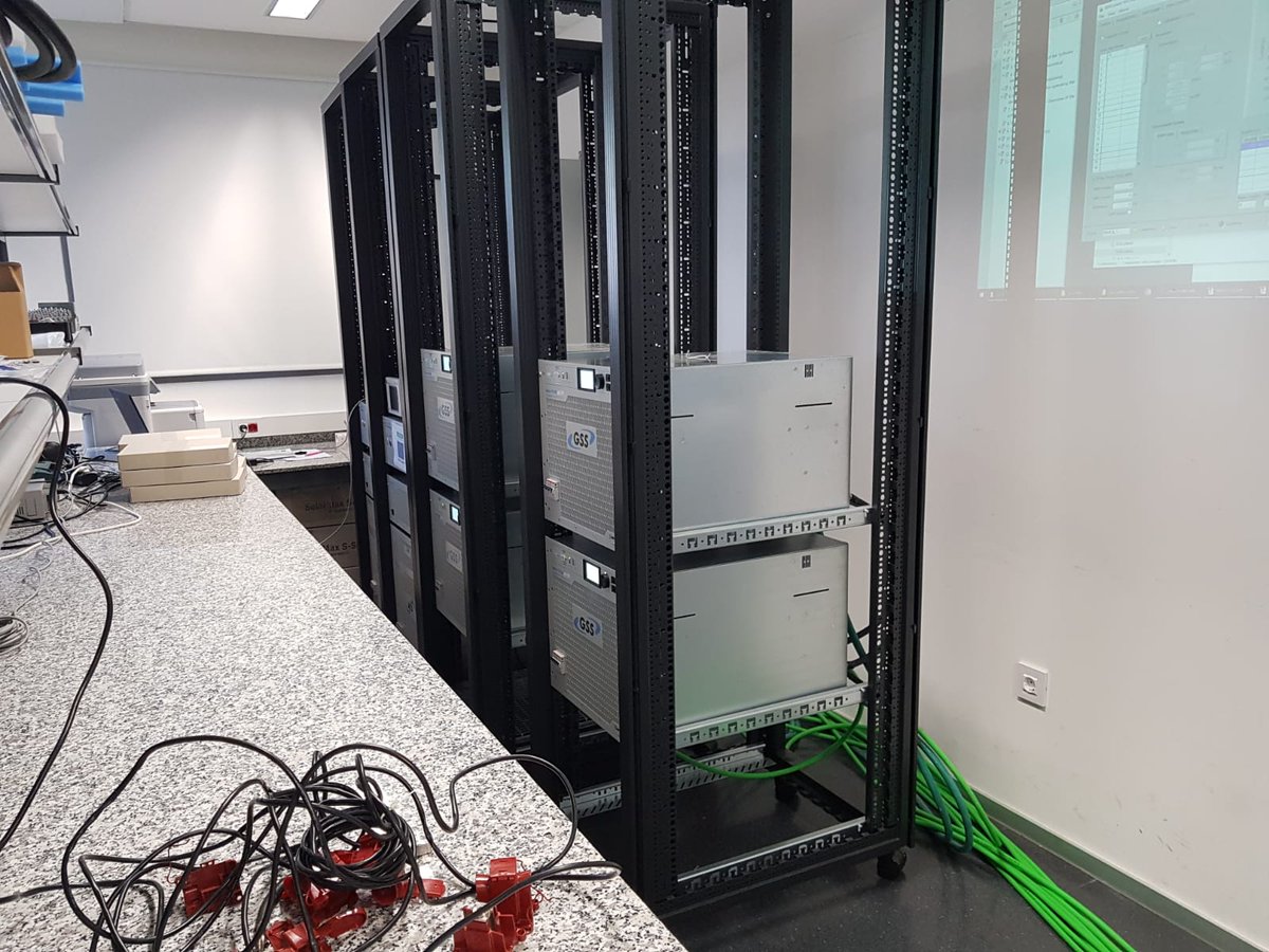 senergyps's tweet photo. Sesiones de formación para ensayar equipos de alta potencia mediante fuentes AC y DC #Regatron en nuestras instalaciones. Gracias a #Megacal por su tiempo y dedicación. #AltaPotencia #Regatron #Inversores #AC #DC #Badajoz #UniversidaddeExtremadura https://t.co/9yI9VxY049