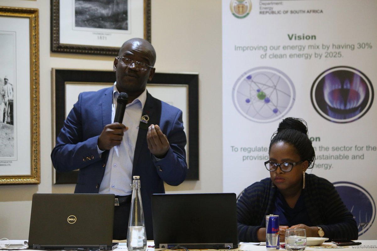 Energy_ZA's tweet photo. #PPAAwareness2018 Robert Maake presents the basic fuel price structure. #PPAA2018 #PetroleumProducts https://t.co/KP0XmGeoW5