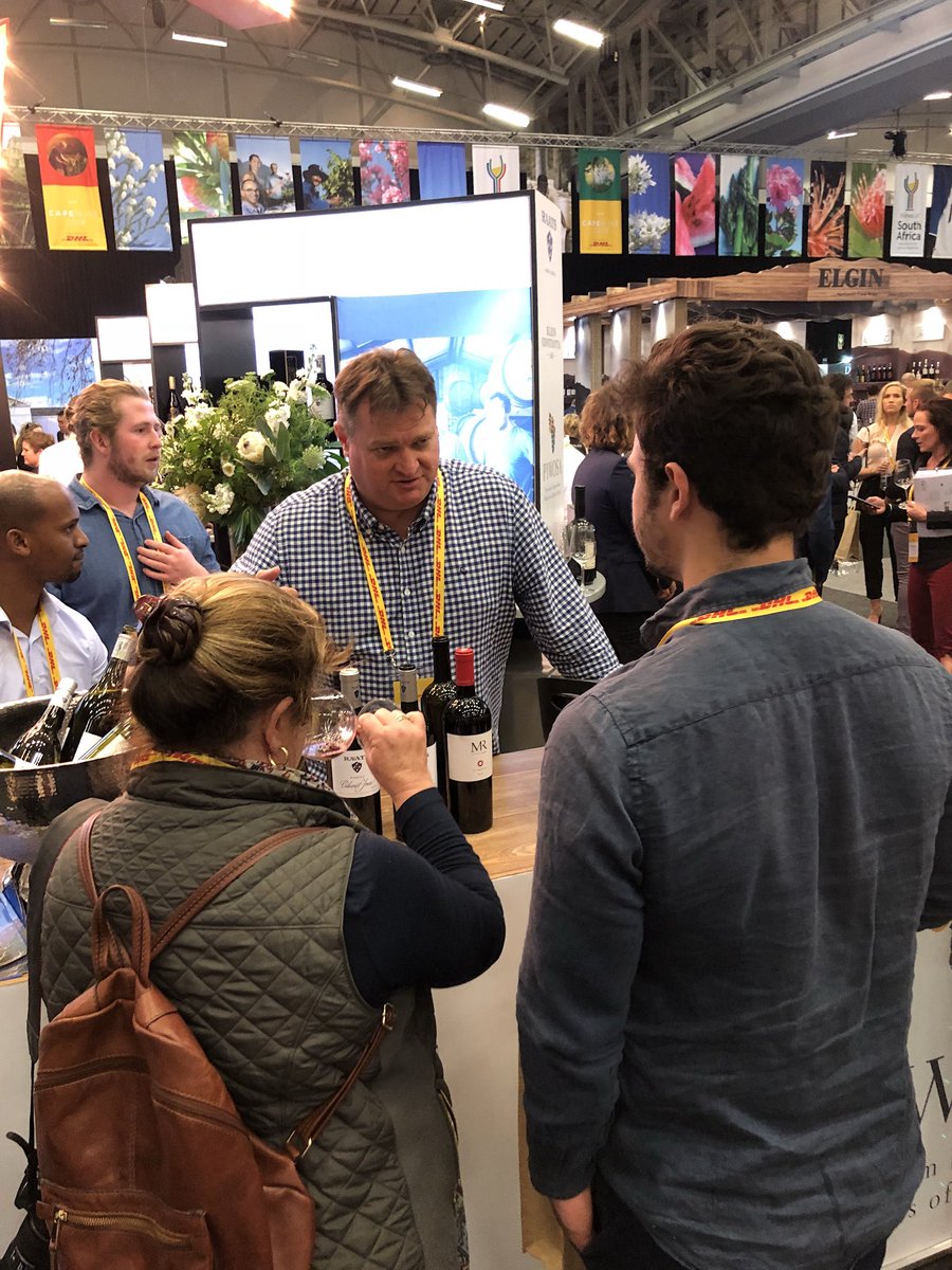 PIWOSA's tweet photo. Premium wines poured by legends.
#piwosa #capewine2018 #liquidart @RaatsWines https://t.co/QWeK1BZKvH