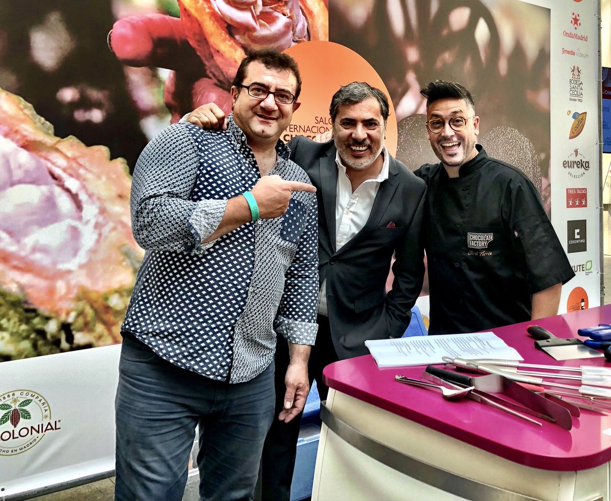 albgranados's tweet photo. Primer “Showcooking” en el “Salón Internacional del Chocolate”... con @jordifarres_ de #chocolatfactory y @Sergioumami uno de los organizadores.... #salondelchocolate #chocolate #chocolat #cacao #showcooking #cocineros #chef #Cibeles #Madrid https://t.co/NMWTl556PW