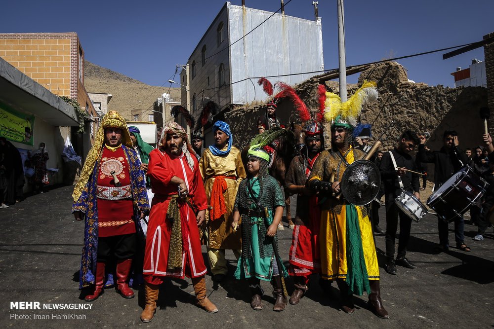 LesPersanes's tweet photo. Le Ta'zieh, le théâtre populaire iranien - une immersion photographique

Chaque année, à la période de Muharram, les spectacles du Ta’zieh s’offrent aux Iraniens. Considéré comme l’art national, il est souvent pratiqué chez la classe populaire iranienne.
https://t.co/HG6RAIjlZ5 https://t.co/EBWtBQwBEl