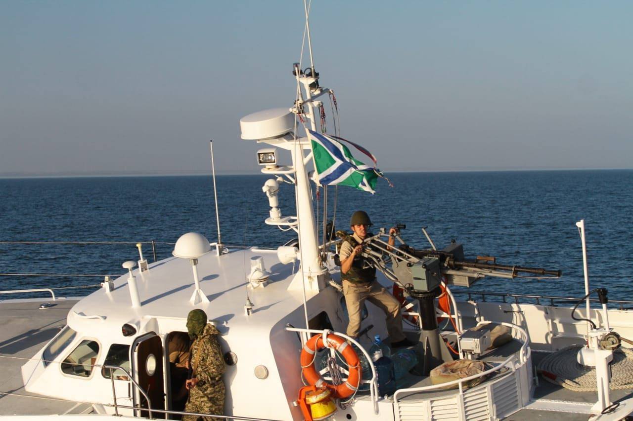 Liveuamap on Twitter: "Russian Coast Guard boat harassed Ukrainian