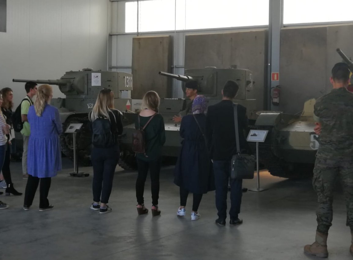 FUTER_ET's tweet photo. El Consejo Atlántico Juvenil de España @CoajeSp visita la Brigada #GuadarramaXII de @EjercitoTierra🇪🇸  en el marco de la quinta edición del Youth Mediterranean Dialogue entre jóvenes de los países de la @NATO para conocer de cerca una unidad operativa española de vanguardia. https://t.co/uHjjlDeTV5