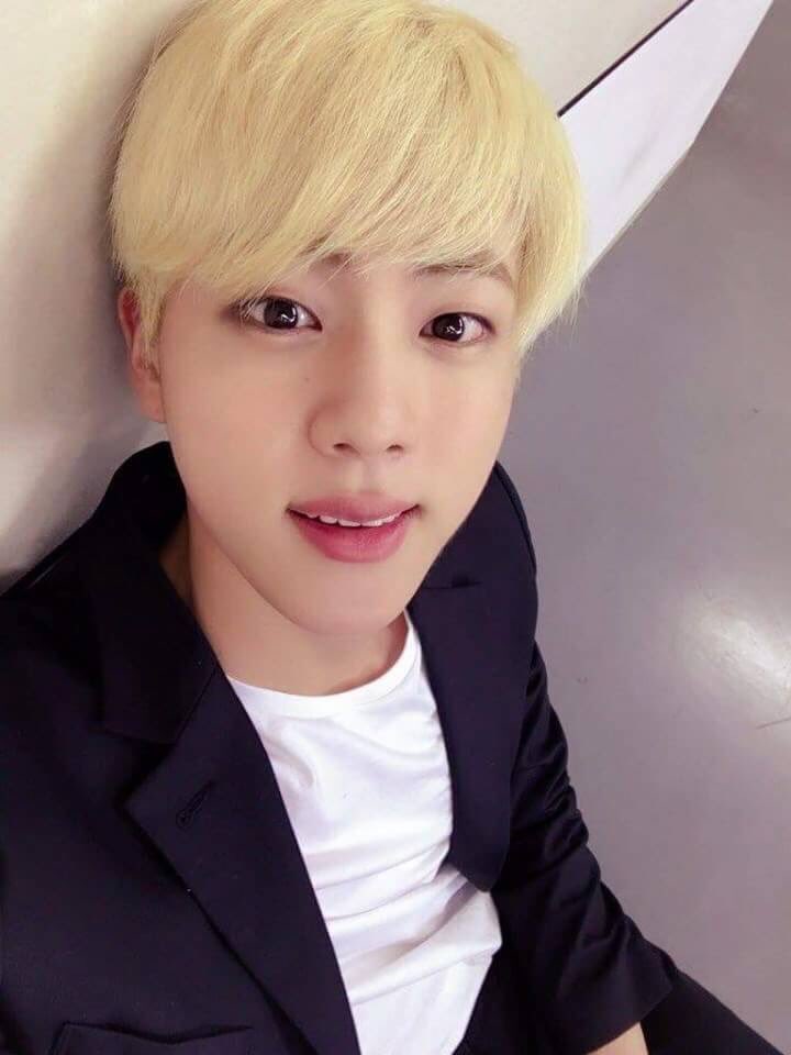 3DQ4NsTbiAw8SYu's tweet photo. 『見つけた！僕の運命の子！』って言われたんだけど、その相手がBTSのジンってどういうこと？

#BTSで妄想 https://t.co/0YifssTRVM