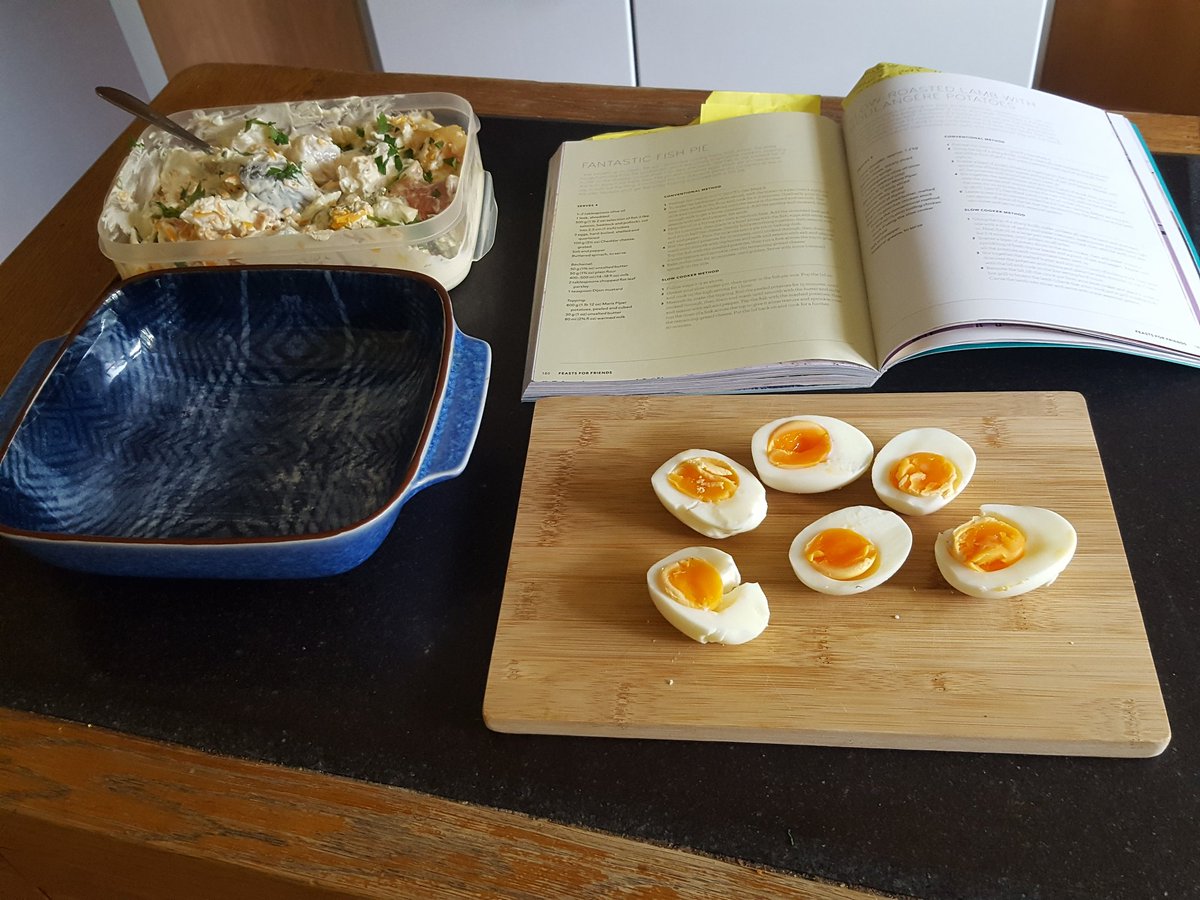 Lynette_Jenkins's tweet image. All prepped ready for tea later Fantastic Fish Pie #cookslow @Deanedwardschef 😂😂
