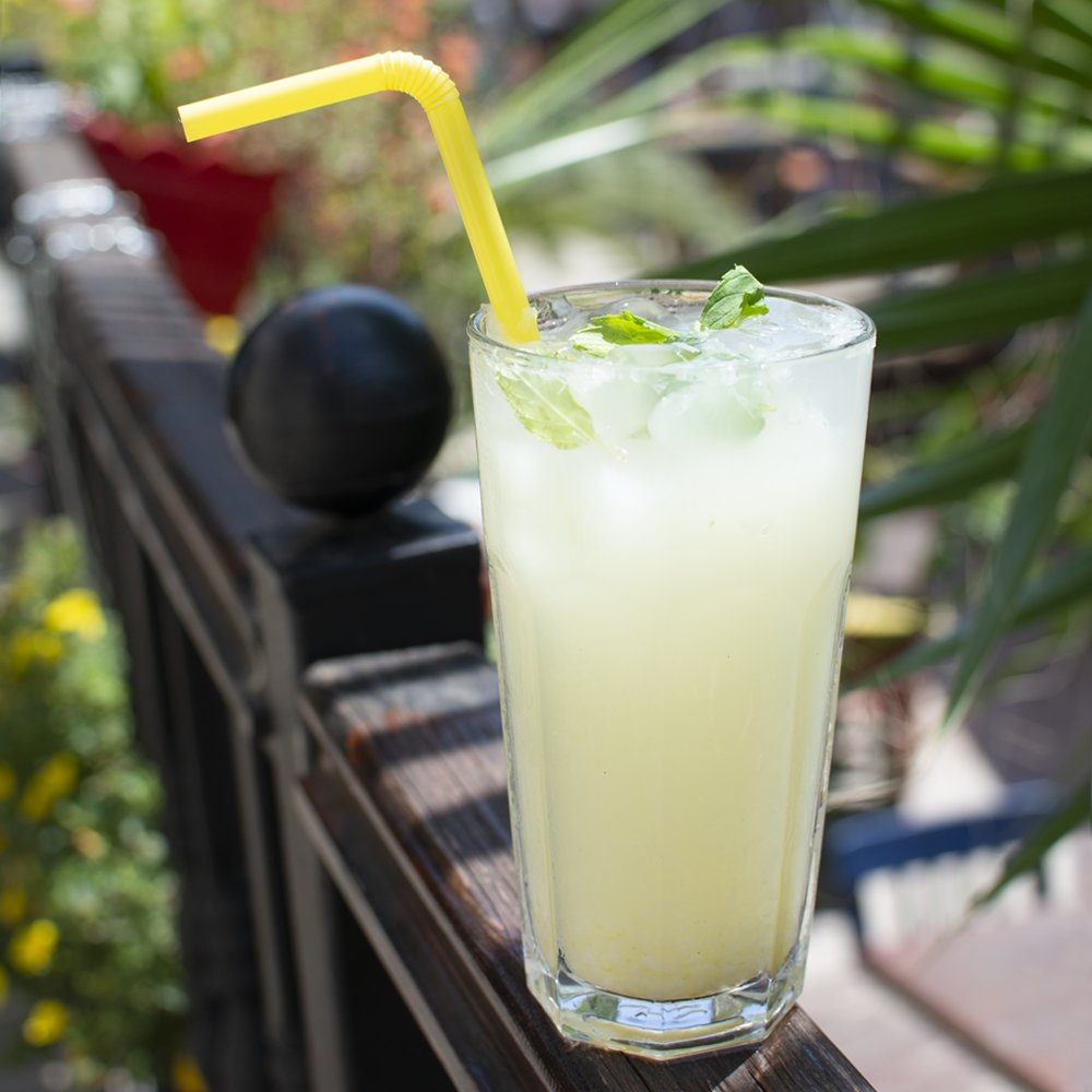 Her mevsim taze, her mevsim lezzetli! Tamamen doğal olarak hazırlanan 'üstün lezzet ödüllü' ev yapımı #limonata 🍋 ile ferahla!
#OsmanlıKahvecisi #BayramefendiOsmanlıKahvecisi #BirGeleneğimizVar #ÜstünLezzetÖdülü #limonata #lemonade