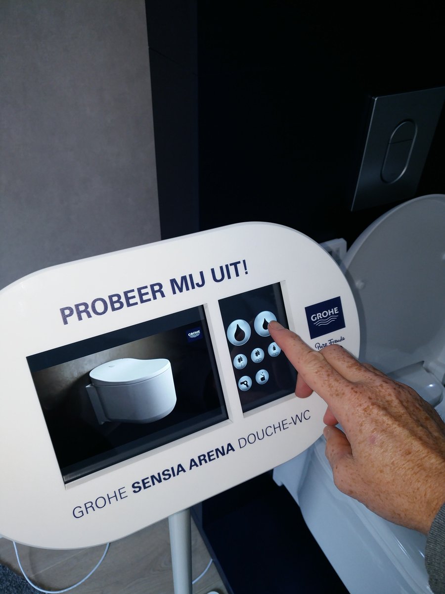 Bidet (water) angst maar toch de GROHE Sensia Arena douchewc willen uitproberen? Kom dan langs de showroom voor de interactieve demonstratie van deze douchetoilet en je weet meteen waarom reinigen met warm water en lucht zo populair is.