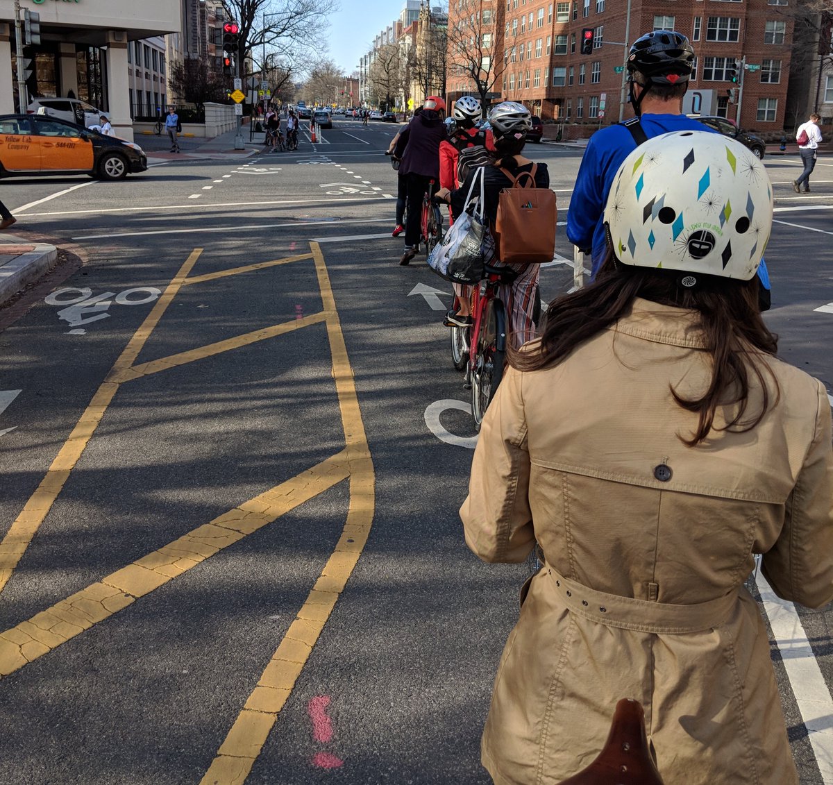 SmartGrowthUSA's tweet image. "People who commute by foot or bike report feeling more joy, and less rage, fear, and sadness than people moving any other way." bit.ly/2JuG6se