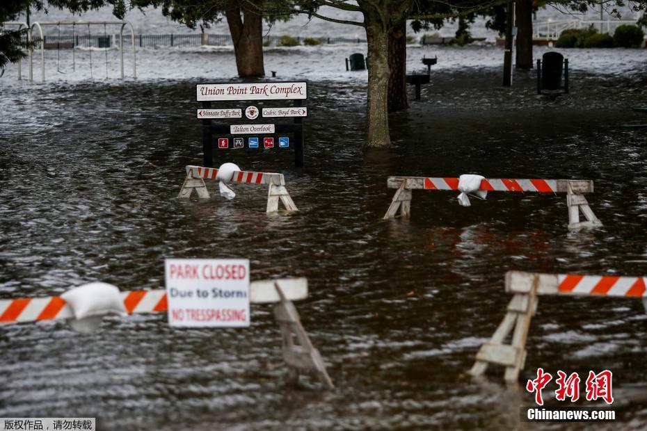 Echinanews's tweet photo. #BREAKING: #HurricaneFlorence makes landfall near Wrightsville Beach in North Carolina at 7:15 a.m. EDT (1115 GMT) as a Category 1 storm, according to the National Hurricane Center https://t.co/iqu1AOYUFG