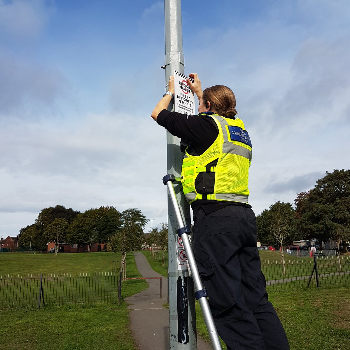 NhallMwaySNT's tweet image. Anti Social Behaviour signs put up today at Newhall Park, please report any ASB at the time you see it happening on 101.  #CommunityIssues #CommunitesWorkingTogether